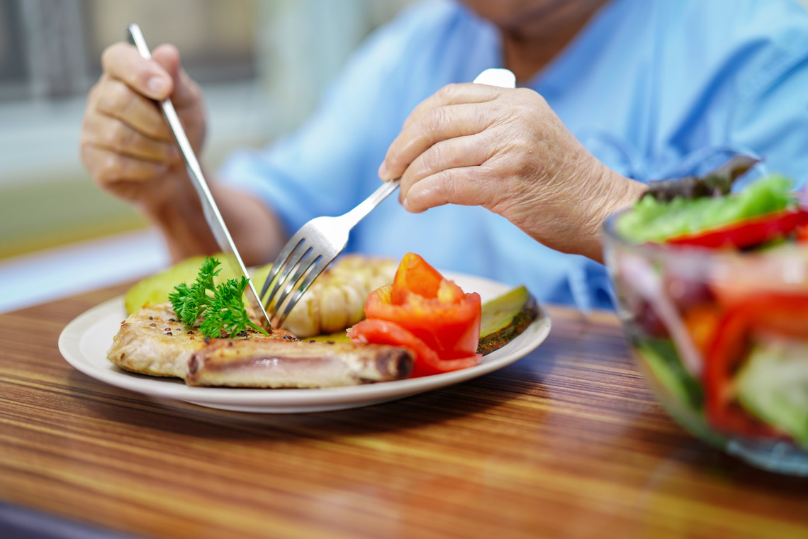 Yaşlılık Döneminde Beslenme ve Kurum Bakımı